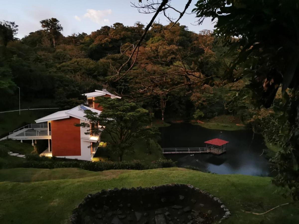 Burbi Lake Lodge Monteverde Exterior photo