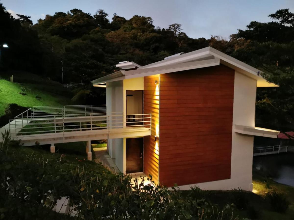 Burbi Lake Lodge Monteverde Exterior photo